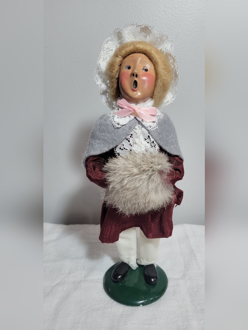 Byers Choice Ltd The Carolers 1993 Victorian Girl Fur Muff Gray Cape  Christmas